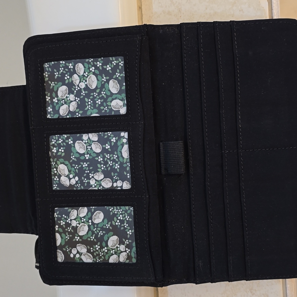 Vera Bradley Elegant Black Clutch Wallet - Picture 5 of 7